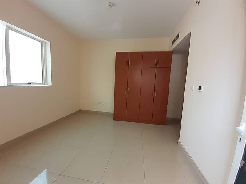 Spacious 2bhk  apartment with balcony 3washroom  Wardrobes master room just 37k in Muwailih Commercial