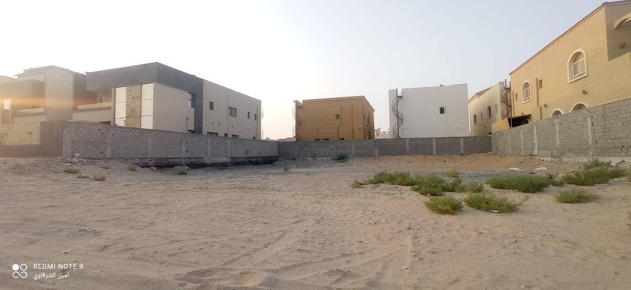 For sale residential commercial land in Al Mowaihat area 1 permit G+1 behind Nesto, freehold ownership for life, the whole area, villas suitable for t
