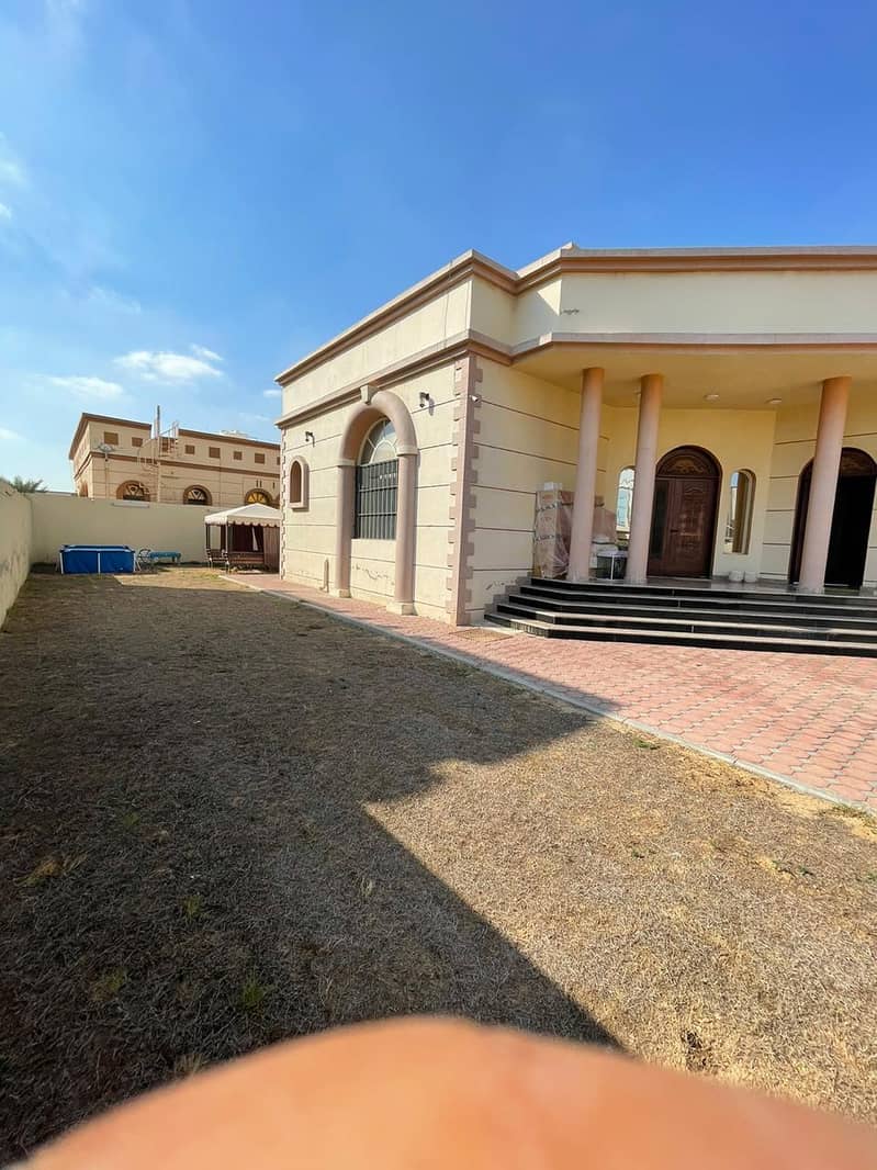 Villa for rent in Al Raqaib  3 rooms  hall  board  monsters  An annex with