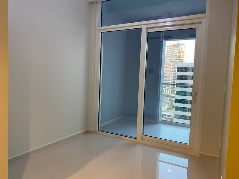 Lake View 1 bedroom Apt. with Balcony - Mid Floor level