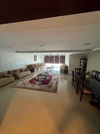 4 Bedroom Penthouse for Sale in Al Majaz, Sharjah - Penthouse good location Nice view on Khaled Lake