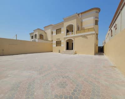 5 Bedroom Villa for Rent in Al Mowaihat, Ajman - For rent villa large land and building area directly on the road
