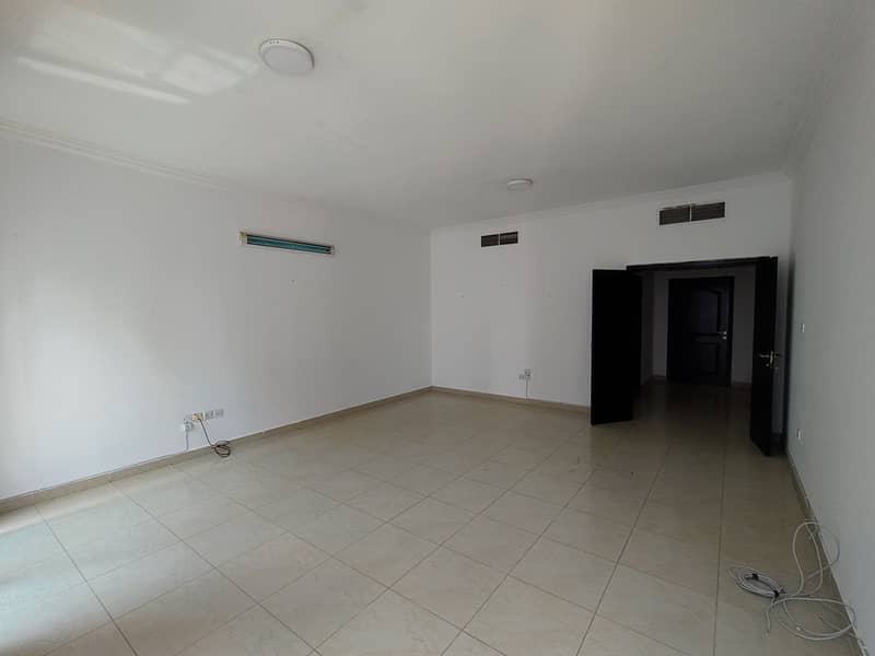 BIG FLAT 1813SQ FT 2BEDROOMS FOR RENT JUST AT 30,000/-AED