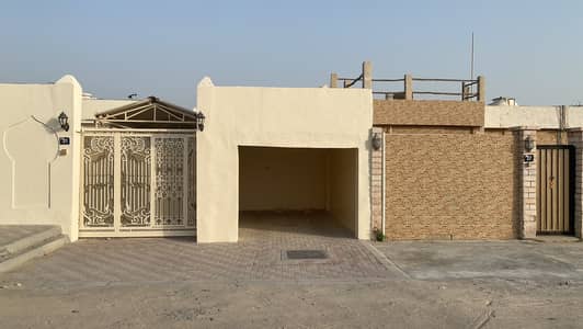 9 Bedroom Villa for Rent in Al Qadisiya, Sharjah - house of nine rooms and three kitchens on main  street opposite Qadisiyah Park