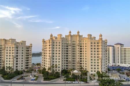 2 Bedroom Flat for Sale in Palm Jumeirah, Dubai - Vacant on Transfer  | Beach Access | Great View
