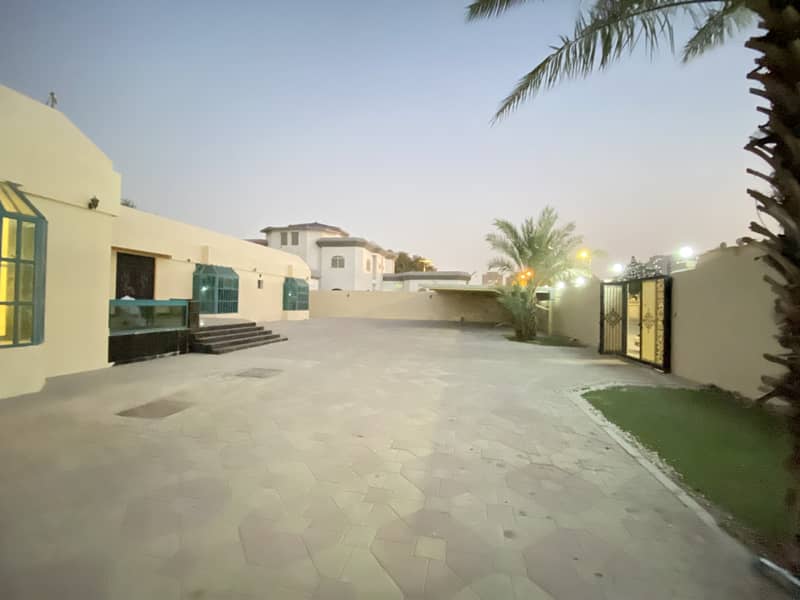 Ground floor villa for rent in Ajman, Mushairif, large areas, with air cond
