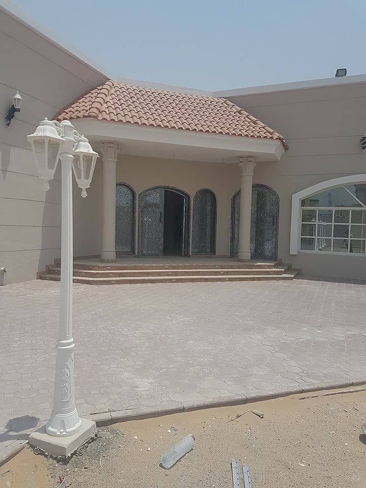 nice villa for rent in khawaneej single story : 4 bedroom master with surface block