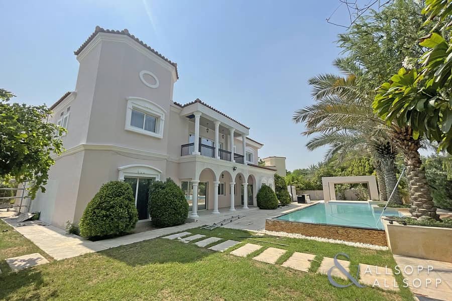 6 Bed | Large Plot & Pool | Luxury Villa