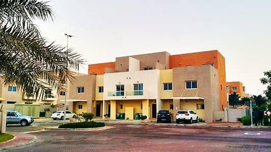 3 Bedroom Townhouse for Sale in Al Reef, Abu Dhabi - Well Maintained 3 BD Villa| Modern Community Facilities
