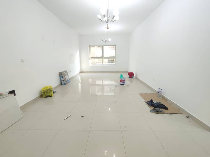 ONE MONTH  FREE ! Spacious Badroom ! 2BHK  ! Close to Metro  ! Huge size!Hot offer ! Rent 75k