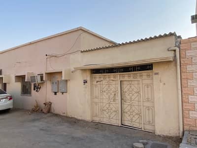 2 Bedroom Villa for Rent in Al Ghafia, Sharjah - Two-bedroom house near the garden