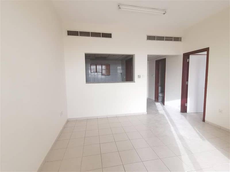 1 BADROOM HALL AVAILABLE IN CHINA WITH BALCONY