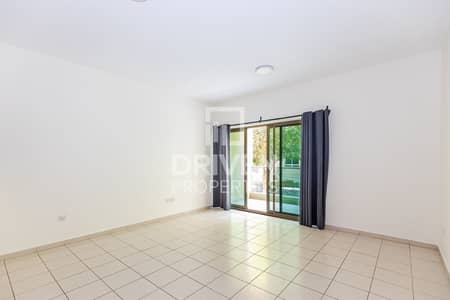 1 Bedroom Flat for Sale in The Greens, Dubai - Vacant Huge and Bright Apt | Garden View
