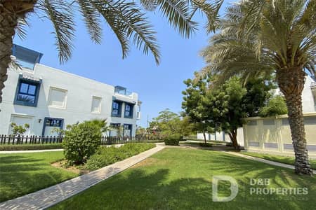 4 Bedroom Townhouse for Sale in Palm Jumeirah, Dubai - VACANT | CORNER VILLA | PRIVATE BEACH ACCESS