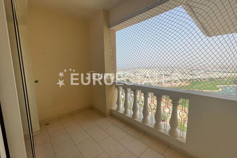 Alluring and Classy 1 BR Apartment + Big Balcony