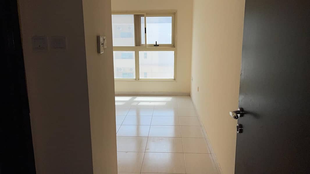 HOTTEST DEAL  FOR RENT 1 BED HALL IN LILIES TOWER HIGHER FLOOR WITH PARKING IN GOOD PRICE