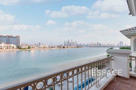 5 Bedroom Villa for Sale in Palm Jumeirah, Dubai - Atrium 5 Bed Garden Home - Palm Jumeirah
