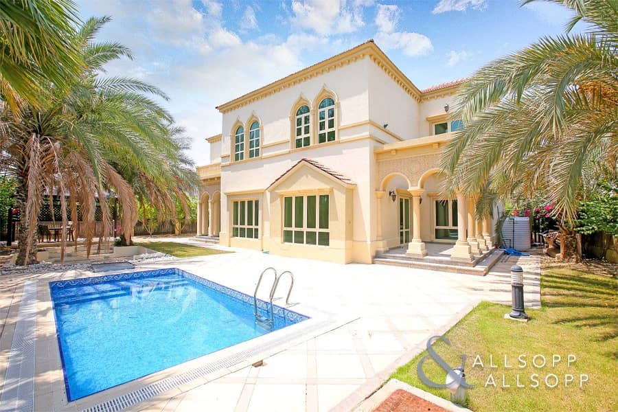 4 Bedrooms | Private Pool | Venetian Style