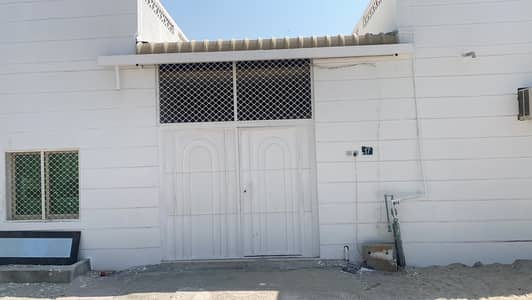 5 Bedroom Villa for Rent in Al Sabkha, Sharjah - clean five-rooms house in Al Sabkha