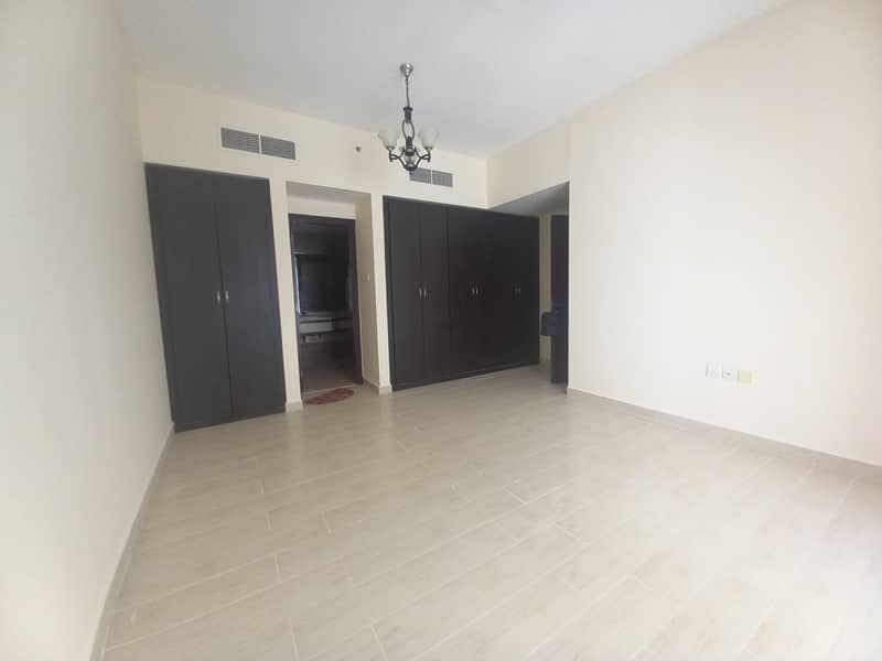 LUXURY 1BR WOODEN FLOORS AND WARDROBE BALCONY JUST 30k