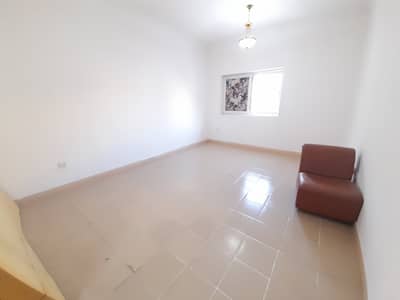 Huge size studio flat  for rent 13k 4to6cheque payment  in al qulayaa area sharjah near to corniche