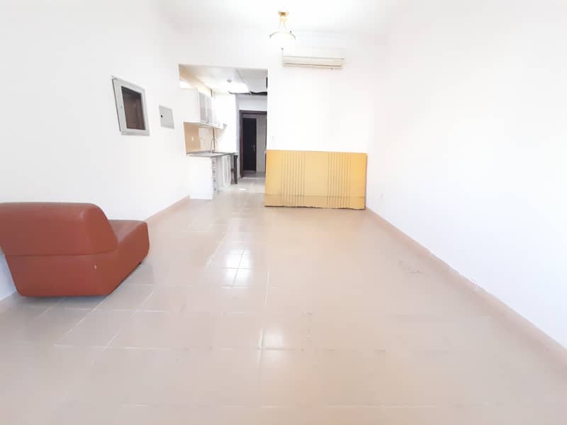 Huge    size studio flat  for rent 13k 4to6cheque payment  in al qulayaa area sharjah near to corniche