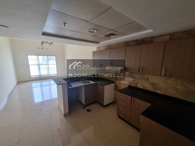 Large Size One Bedroom With Balcony In Dubai Land