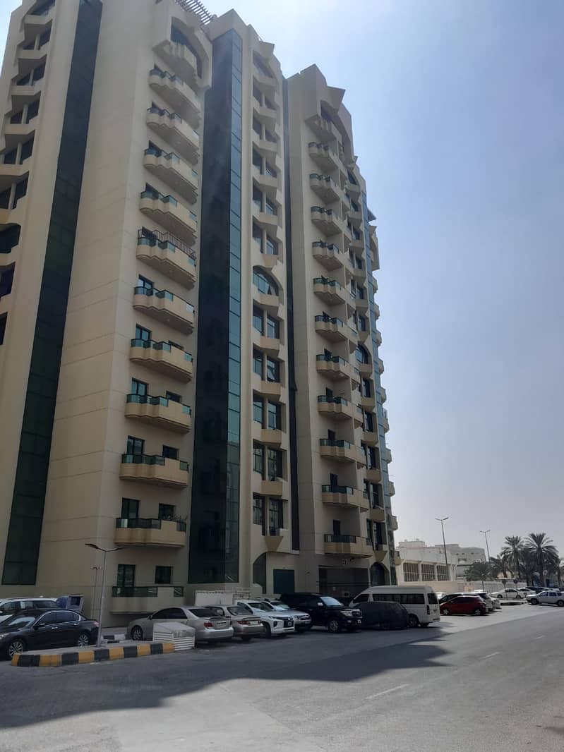 For annual rent in Ajman - Al Rashidiya Towers - large area apartment - room and hall 2 bathrooms