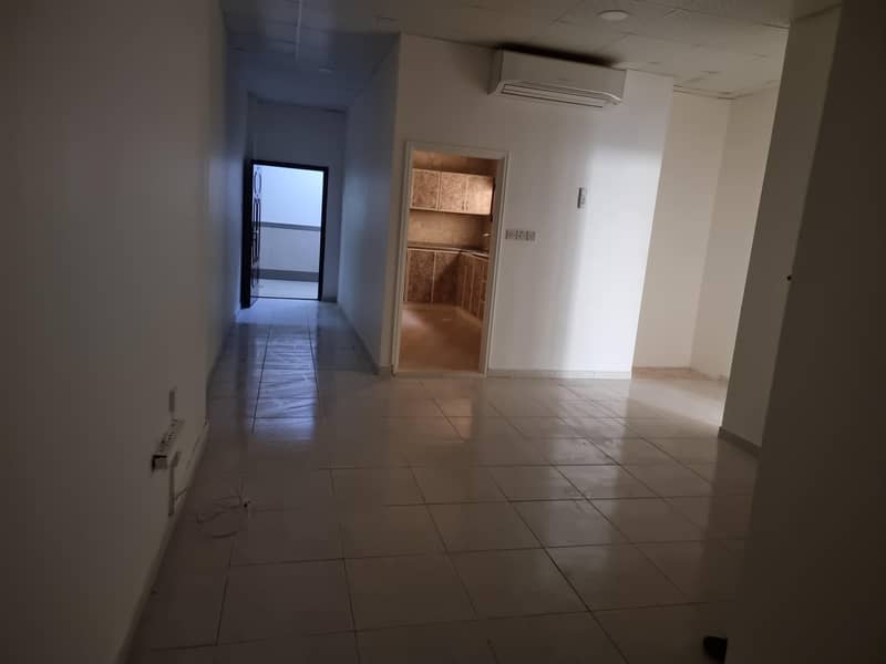 شقة في أبو دنق 1 غرفة 21000 درهم - 6367261