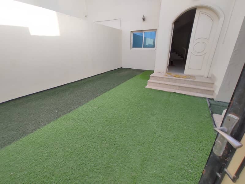 Villa for rent in Mohammed Bin Zayed City 7 rooms with private entrance