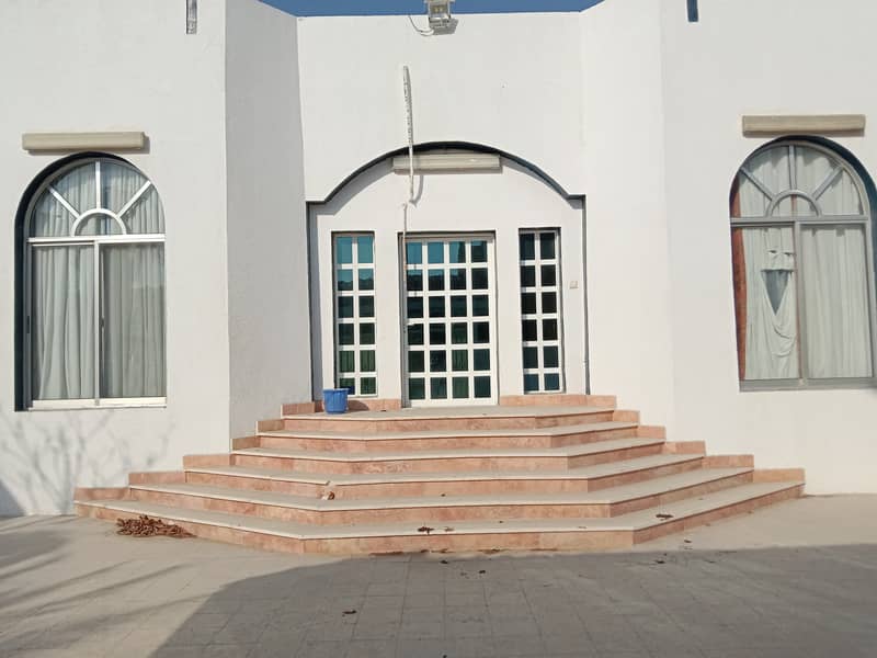 Luxury 4bedroom one Majlis hall villa for rent 70k al nekhailat