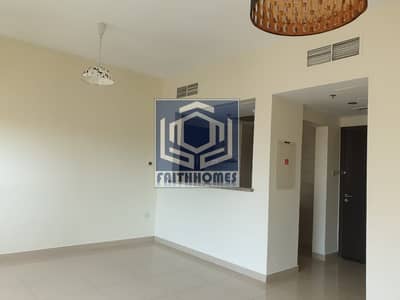 2 parking Spaces/ 2beds+Maids/Vacant