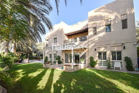 6 Bedroom Villa for Rent in The Meadows, Dubai - Lake Backing | Extended | Upgraded | Private Pool