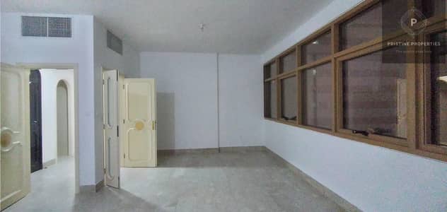 3 Bedroom Flat for Rent in Al Markaziya, Abu Dhabi - No Commission/ Neat and Tidy Apartment with Maids room