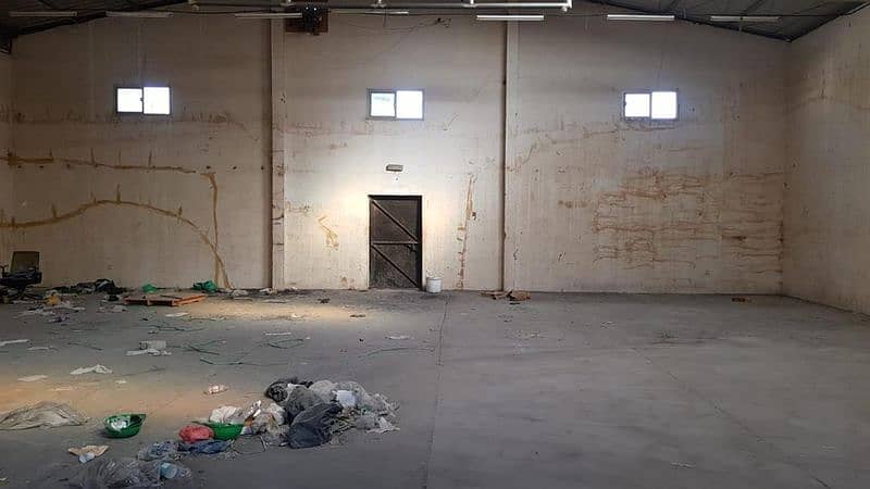 Ras Al Khor 4,000 sq. Ft warehouse with high ceiling built in office and toilet