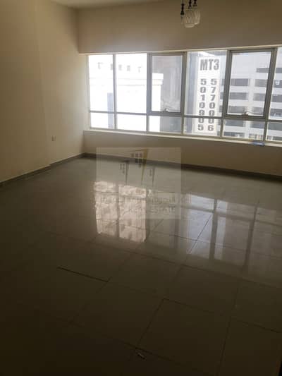 فلیٹ 3 غرف نوم للبيع في التعاون، الشارقة - شقة وصالتين جلوس مع موقف بالقرب من مخرج دبي