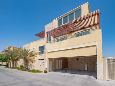5 Bedroom Villa for Sale in Al Raha Gardens, Abu Dhabi - Beautifully modified | Single Row| Corner villa.