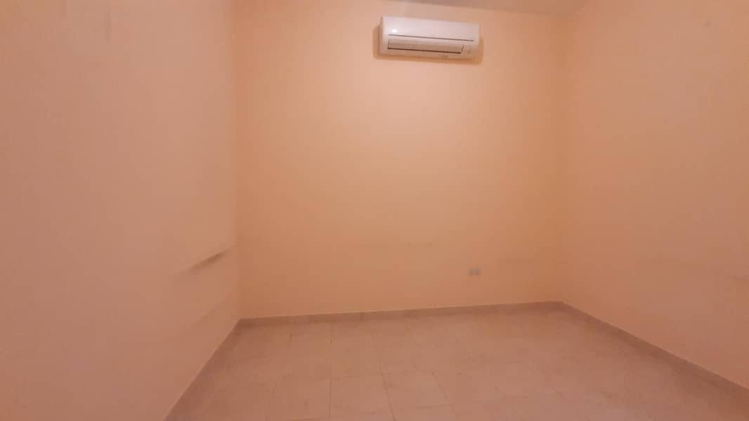 Very large apartment in Shakhbout city, near services, monthly rent 3000