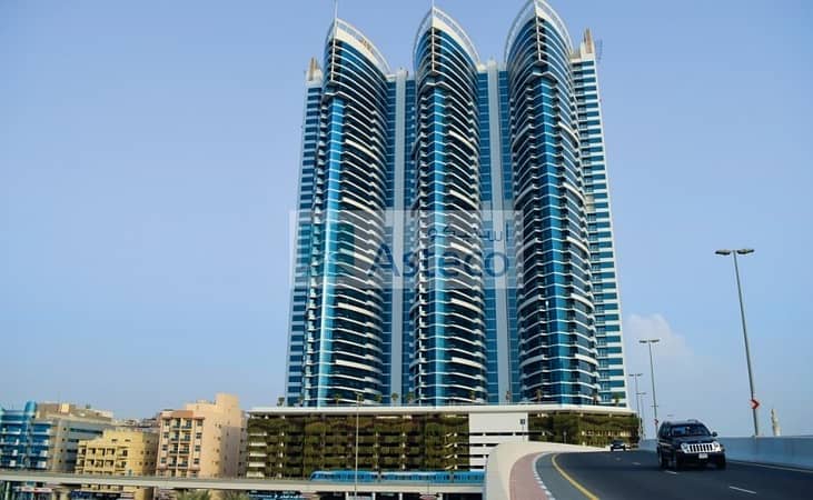 Close to Metro-Office with Balconies Close to Metro-Office with Balconies