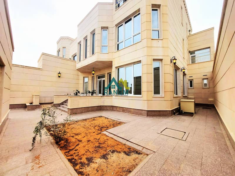 Вилла в Халифа Сити, 9 спален, 315000 AED - 6188560