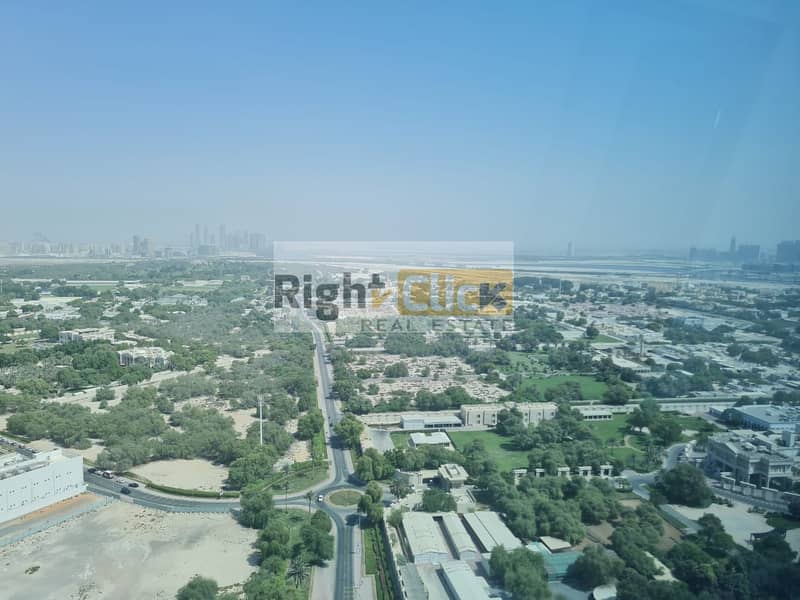 Spacious apartment|  Balcony | Next to Metro | Good View | Park Tower |DIFC