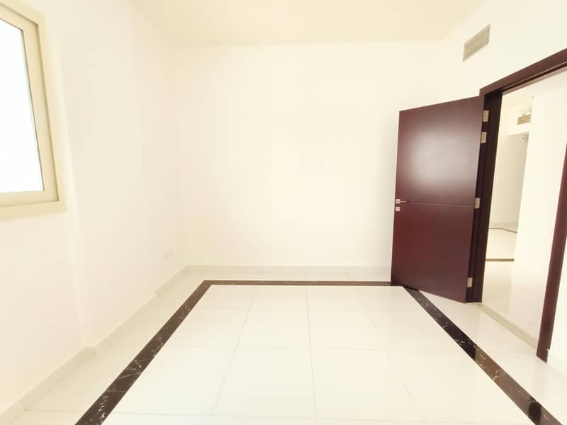 KING SIZE 3BHK WITH BALCONY AND WARD ROBE AND 1 MONTH FREE IN MUWAILEH COMMERCIAL