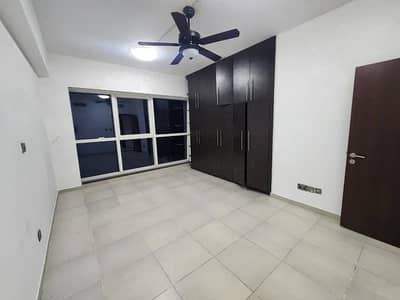 UNFURNISHED 3BHK AVAILABLE IN JLT . CALL  NOW