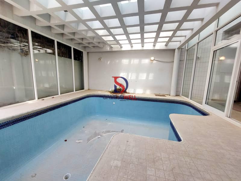 Private POOL ! Modern 5 Beds , Majles , Yard