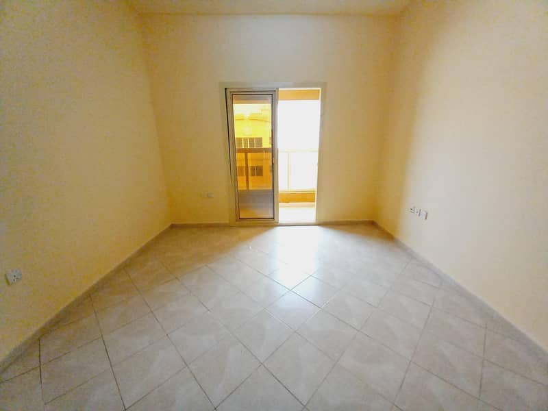 Lavish 1 bhk Apartment with balcony one manth free very Spacious school area just 20k in muwaileh sharjah