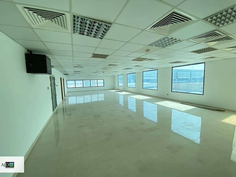 位于阿尔加胡德，机场路地区，阿联酋企业大厦 的写字楼 128000 AED - 3971691