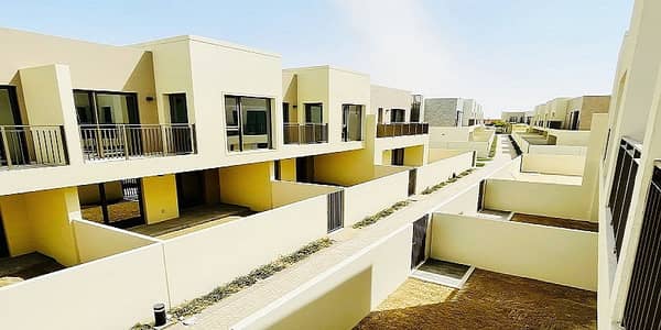 تاون هاوس 3 غرف نوم للايجار في دبي الجنوب، دبي - AED 100,000/- BY 4 CHEQUES 3 BR + MAIDS WITH 4 BATHS