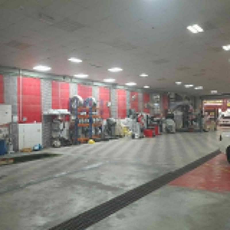 A car maintenance center with a prime location in Ajman, a large area of ​​2500 square meters,
