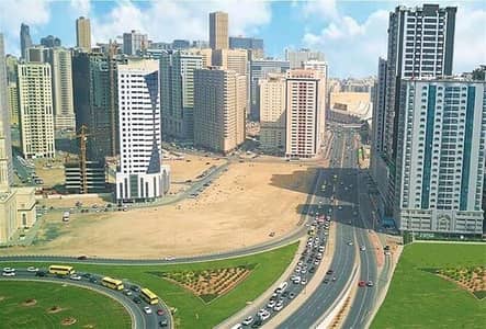 مجمع سكني  للبيع في الخان، الشارقة - tower For sale in Sharjah - Main street - Excellent location - للبيع برج بالشارقة علي شارع عام وموقع