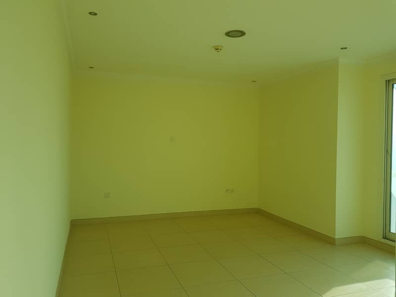 Chiller Free Spacious 3 Bedroom Hall Plus Maid's Room And Full Facilities Free